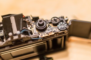Ein Blick auf die Mechanik zum Einstellen der Belichtungszeit, links oben ist das Prisma zu erkennen
